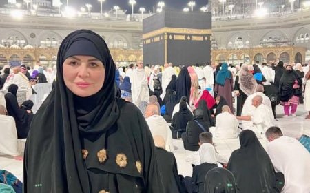 إلهام شاهين توثق أحدث لحظاتها أثناء أداء العمرة