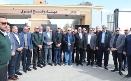 زيارة تفقدية لوزير التعليم العالى و مجموعة من رؤساء الجامعات وأعضاء المجلس الأعلى للمستشفيات الجامعية. لمعبر رفح 