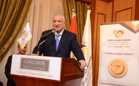 عمرو عزت سلامة.. قائد ملهم يتوج بجائزة رجل العام من الاتحاد الإفريقي الآسيوي