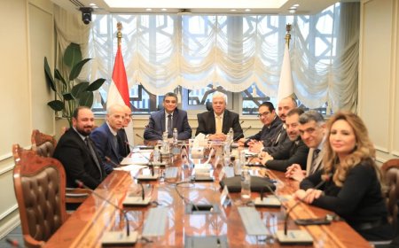 وزير التعليم العالي يبحث دعم المستشفيات الجامعية مع هيئة الشراء الموحد