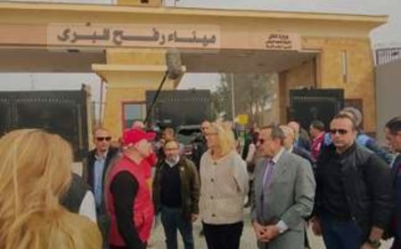 الشعب المصري يرفض خطة ترامب: توافد حاشد إلى معبر رفح دفاعًا عن حقوق الفلسطينيين