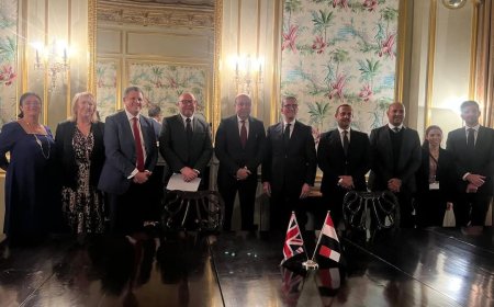 زيارة تاريخية: وزير الطيران المدني يبحث مستقبل تطوير المطارات مع كبار الشركات البريطانية