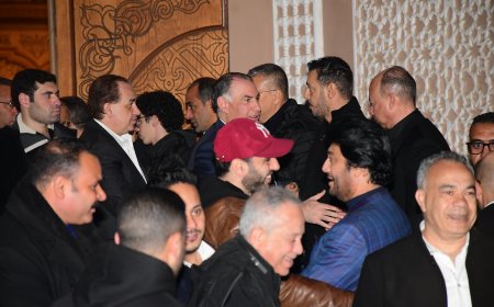 بالصور| الإعلامي محمد فودة ونجله يؤديان واجب العزاء للفنان مصطفى شعبان في وفاة شقيقه