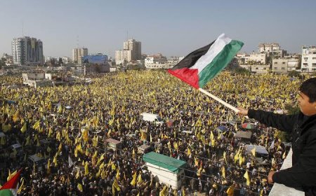 حركة فتح تؤكد تمسك الفلسطينيين بأرضهم رغم محاولات التهجير