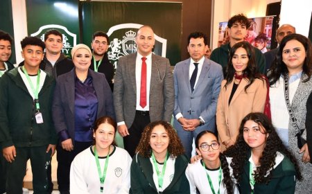 أشرف صبحي يكرم مدرسة ماجيستي ضمن مؤتمر الذكاء الاصطناعي