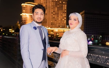 الكاتب الصحفي ياسر عبد ربه ورجل الأعمال مصطفى الديب يباركان للعروسين حسن ونورهان
