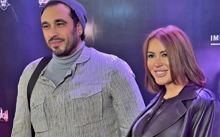 بعد انفصاله عن نيللي كريم «هشام عاشور» يظهر مع حبيبته الأجنبية على الريد كاربت مرتديًا «حلقًا»