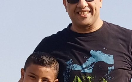 الكاتب الصحفي ياسر عبدربه يهنئ المونتير محمد بكر بعيد ميلاد ابنه «آدم»