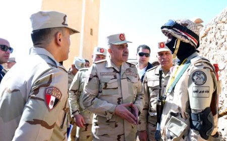 رئيس أركان حرب القوات المسلحة يتفقد إجراءات التأمين على الإتجاه الاستراتيجي الغربى
