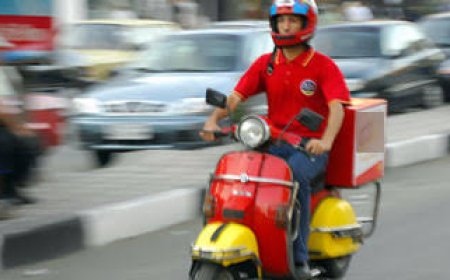 عامل دليفري يتعرض للفصل التعسفي بسبب شكوى «مش مرتاح ليه» من عميل... وتهديده بوصل أمانة يثير الغضب