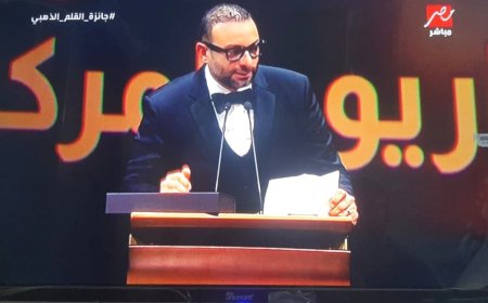 أحمد عثمان يحصد «القلم الذهبي» بالرياض عن سيناريو «خط مفتوح»