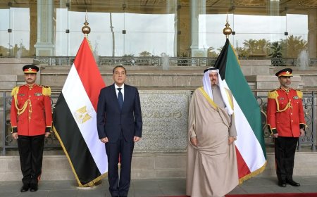 مدبولي يصل الكويت لبدء مباحثات رسمية مع نظيره الكويتي