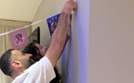 محمد صلاح يحتفل بشهر رمضان مع أسرته ويشارك لحظات التزيين مع متابعيه