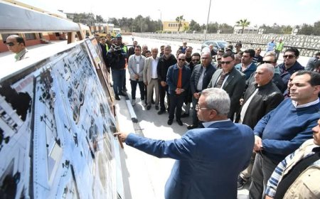 وزير الإسكان يشدد على سرعة إنجاز مشروعات الصرف الصحي والمساحات الخضراء في 15 مايو