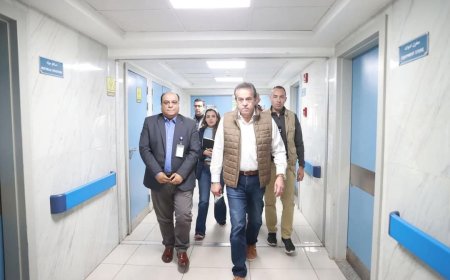 وزير الصحة يتفقد مستشفى الهلال.. ويشيد بانتظام العمل بها ويوجه بصرف مكافآة لمدير المستشفى