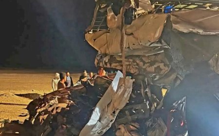 تصادم مروع بين ميكروباص وتريلا بأسيوط يسفر عن 13 قتيلًا وإصابات خطيرة