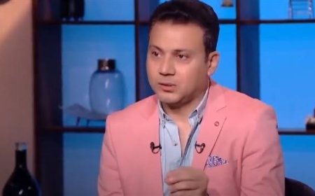 عمرو رمزي يسخر من لقب «نمبر وان» لمحمد رمضان: «الشهر متسمي على اسم مين؟»