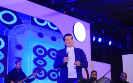 إيهاب توفيق يتألق في سهرة غنائية بـ«الخيمة» خلال رمضان