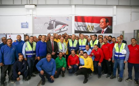 وزير قطاع الأعمال يتفقد «النصر للسيارات» ويشارك العاملين إفطار رمضان