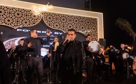 محمود الليثي يشعل أجواء خيمة «سمو» بحفل كامل العدد في عين الحياة