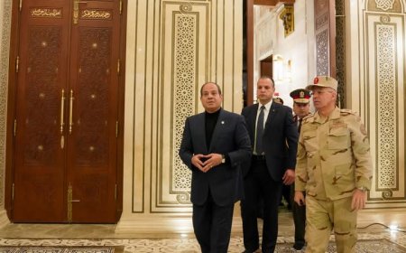 السيسي يزور مسجد السيدة نفيسة فجراً ويفتتح أعمال التجديد