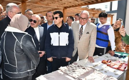 وزير الشباب والرياضة ورئيس الهيئة العربية للتصنيع يفتتحان مركز شباب «محمد صلاح»