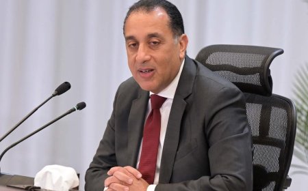 رئيس الوزراء يعلن إجازة عيد الفطر المبارك للعاملين بالقطاعين العام والحكومي