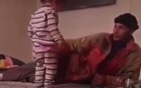 بسبب خلاف مع طليقته.. أب يعنّف طفلة بوحشية والسلطات تتحرك