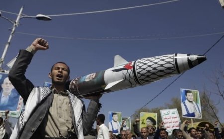 الحوثيون يعلنون استهداف حاملة الطائرات الأمريكية «هاري ترومان» بصواريخ مجنحة ومسيرات