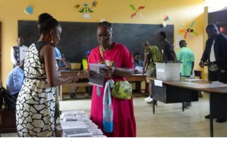 الغابون تصوّت في أول انتخابات رئاسية بعد الإطاحة بعائلة «بونغو»