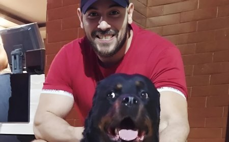 أحمد التهامي يودع كلبه بكلمات مؤثرة: 11 سنة صحوبية انتهت بالحزن