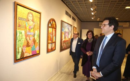 وزير الثقافة يتفقد عدداً من معارض الفنون التشكيلية بدار الأوبرا المصرية احتفالاً باليوم العالمي للفن