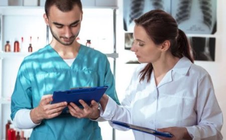 « نقابة الأطباء» تُحيل أحد أعضائها للتحقيق بعد إساءته لفريق التمريض