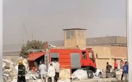 فرق الحماية المدنية تسيطر على حريق مصنع بلاستيك بالمنطقة الصناعية بأكتوبر
