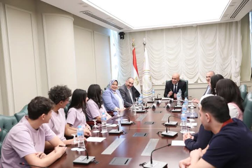 وزير التربية والتعليم يلتقي بطلاب مدارس النيل الدولية ويستمع لتطلعاتهم المستقبلية
