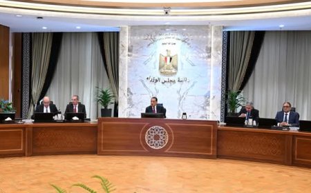 مدبولي يتابع خطة تسهيل دخول السائحين إلكترونياً بمطارات مصر