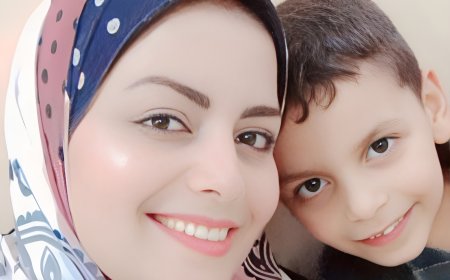 أم مغتربة تستغيث لاسترداد نجلها المصاب بالتوحد بعد احتجازه وحرمانه من العلاج