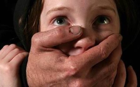 سائق توك توك يخطف طفلة في المرج لسرقة حلقها الذهبي