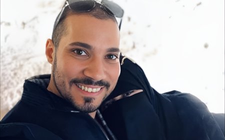 عبدالله رشدي يطالب بمليون جنيه تعويضًا بعد اتهام طاقم طبي بالإهمال في وفاة زوجته: «سابوها عشان يتعشوا»