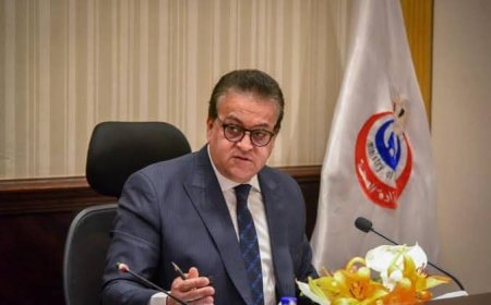 وزير الصحة يستجيب لاستغاثة والد طفل يعاني من عيوب خلقية في القلب ويوجه بسرعة نقله لتلقي الرعاية الطبية