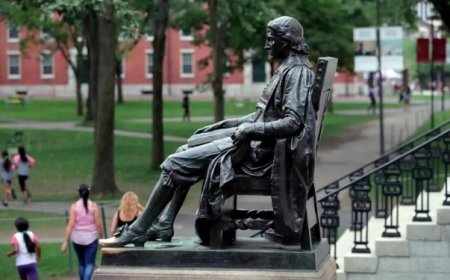 جامعة هارفارد تقاضي الحكومة الأمريكية بعد قرار حرمانها من استقبال الطلاب الأجانب