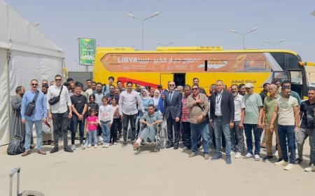 عودة 71 مصريًا من ليبيا على متن طائرة خاصة بتنسيق حكومي كامل