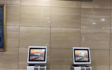 مطار القاهرة الدولي يُطلق خدمة «السفر الذاتي» بـ25 جهازًا حديثًا لتسهيل الإجراءات وتقليل الزحام