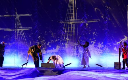 «الربّان».. عرض مسرحي يُجسّد ضياع البوصلة في غياب القيادة بمهرجان الدوحة