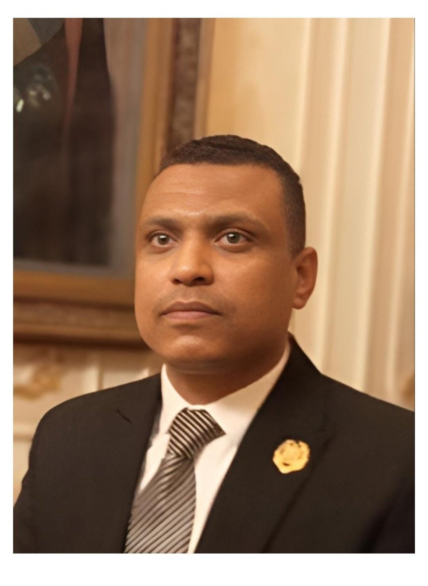 هندسة الدسائس والمؤامرات «سياسة ملعونة وعالم تافه»