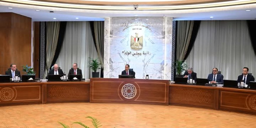 مدبولي يتابع خطة تسهيل دخول السائحين إلكترونياً بمطارات مصر