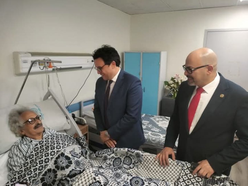 أحمد فؤاد هنو وزير الثقافة يزور صنع الله في معهد ناصر ويؤكد: حالته مستقرة