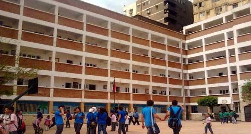 طالبة تعتدي على معلمة بالضرب والركل داخل لجنة امتحان بالهرم