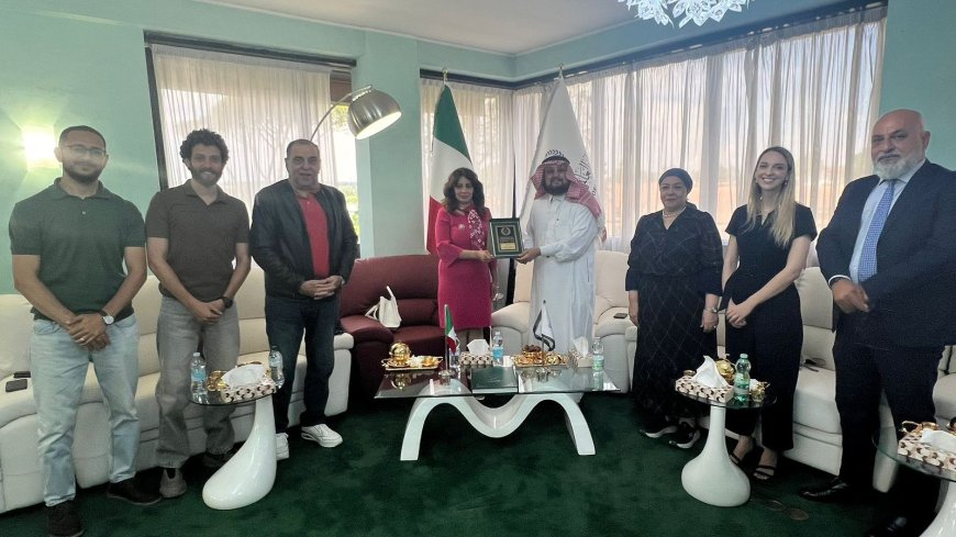 رابطة العالم الإسلامي تكرم مديرة الأكاديمية المصرية للفنون في روما