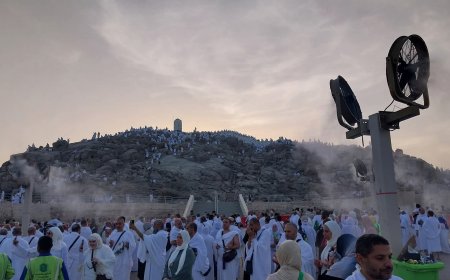 وزارة السياحة والآثار: نجاح نفرة حجاج السياحة إلى المزدلفة وبداية رمي الجمرات في مشعر منى